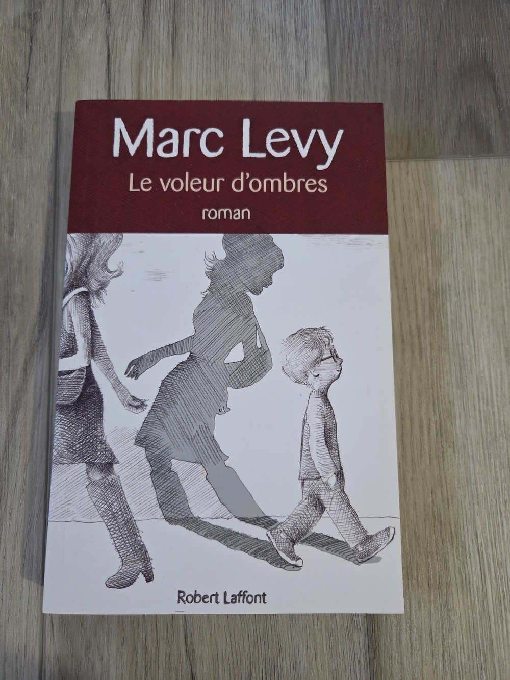 Marc Levy "Le voleur d'ombres" — Paperback